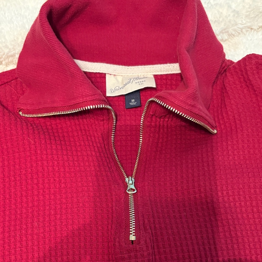 Universal Thread Women's Red Zip-Up Top size medium